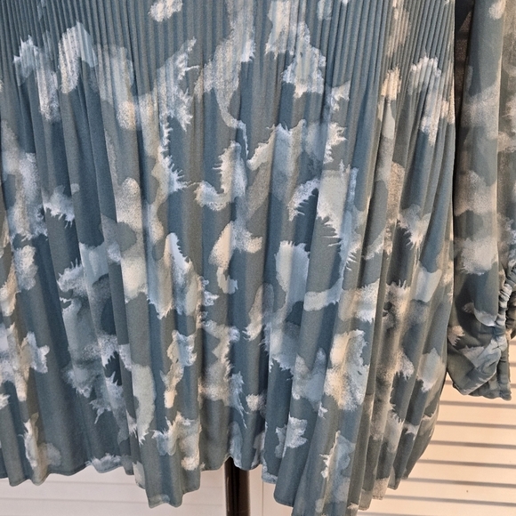 Nine West Floral Print Green White Chiffon Balloon Sleeve Pleated Size “M” - Picture 3 of 12